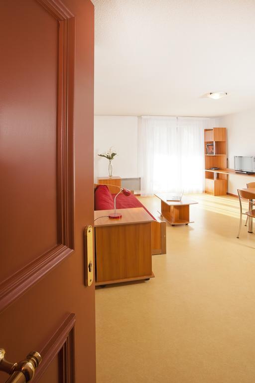 Sejours & Affaires Geneve Saint Genis Aparthotel Kültér fotó