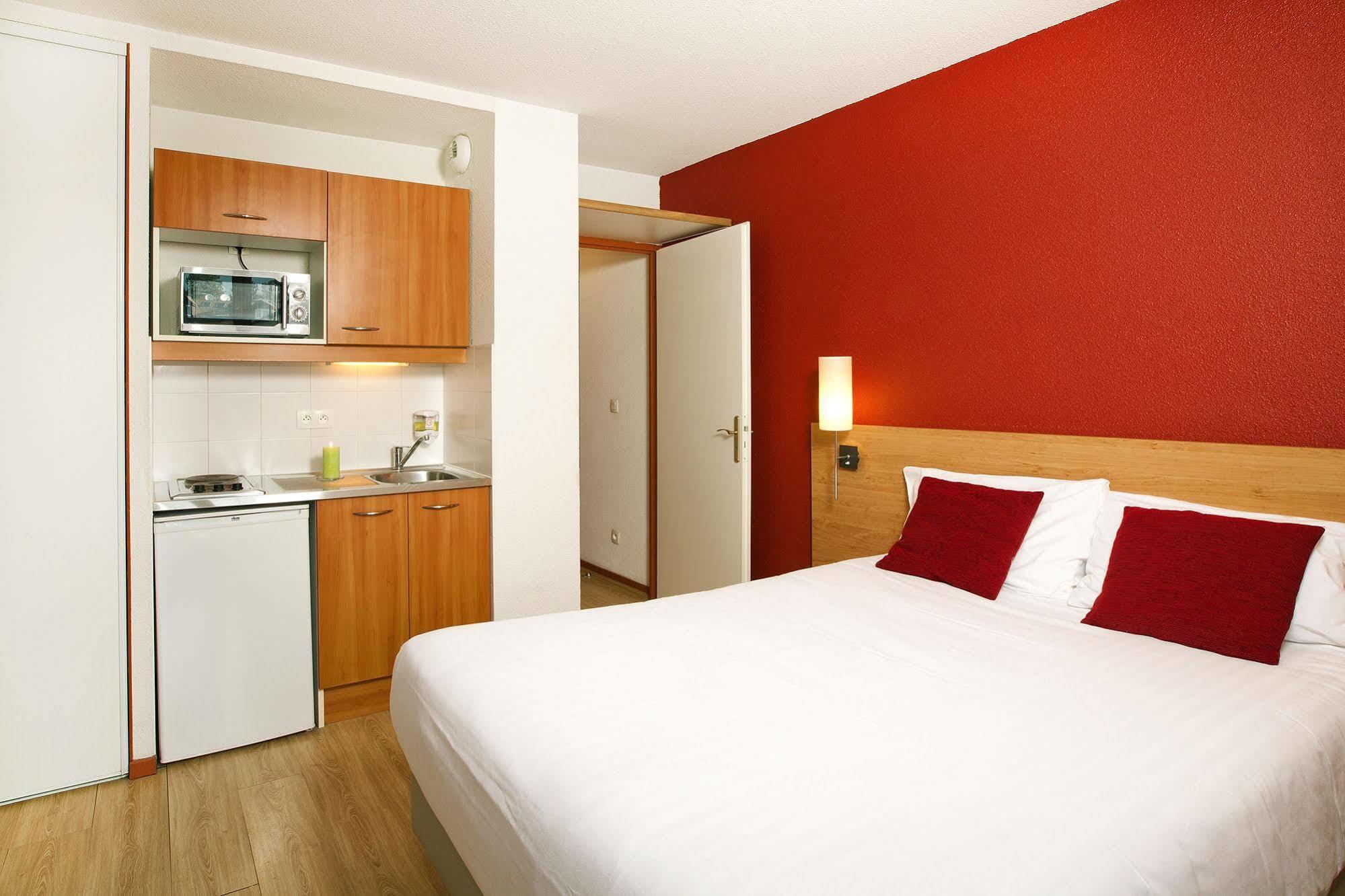 Sejours & Affaires Geneve Saint Genis Aparthotel Kültér fotó